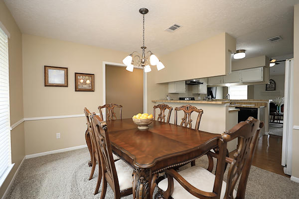 6822 River Mill Dr dining